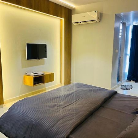 Oyo Florence Hotel Surat Dış mekan fotoğraf