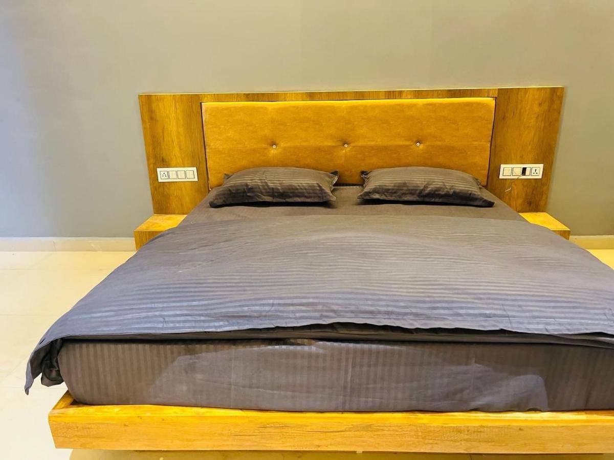 Oyo Florence Hotel Surat Dış mekan fotoğraf